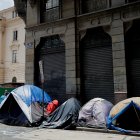 Parada. Carpas en las que viven personas en condición de calle, en la ciudad de Sao Paulo.