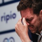 Juan Martín del Potro llora mientras anuncia su retiro del tenis profesional.