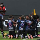 Los jugadores de Independiente del Valle sub-20 celebran el primer gol que marcaron en el torneo ante el Caracas de Venezuela. Este tanto les ayudó para encontrar más espacios en la cancha rival y ampliar la diferencia.