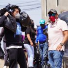 Campaña. “¿Yo? Aquí, poniendo el hombro”, escribió Alejandro Rodas Coloma en su cuenta de Twitter, con esta foto de candidato a tiempo completo.