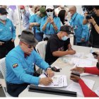 El concejal firma su afiliación al movimiento de la lista 5.