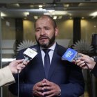 Acciones. El legislador no entiende las decisiones y solicita detalles.