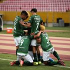Los jugadores de Orense celebran el primer gol ante Universidad de Concepción en el estadio Olímpico Atahualpa