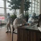 El Ministerio de Salud Pública realiza en los aeropuertos controles preventivos a los viajeros que arriban desde al país.