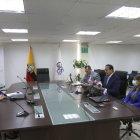 Los cuatro consejeros de mayoría se instalaron presencialmente en la sala de sesiona del Consejo en Quito.