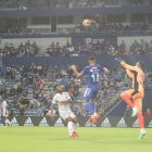 Tanto Emelec como Millonarios lucieron equilibrados en los primeros compases, hasta que al minuto 44 los dueños de casa rompieron la paridad y marcaron el gol de la victoria.