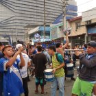 Desde las 17:00 en los alrededores del estadio George Capwell se observó un movimiento más intenso de hinchas que llegaron a alentar al equipo.