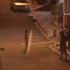 Los niños solo pueden estar en las calles hasta que hay luz natural