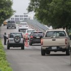 CAOS VEHICULAR Y TRANSEUNTES EN LA ENTRADA A LA ISLA MOCOLI PERIODISTA : JUAN DANIEL PONCE FECHA : 09/02/2022 Agencia (ag-extra)