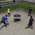 El foot table no tiene una cancha para cada equipo. Se puede correr en todas las direcciones.