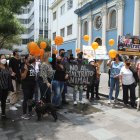 El plantón se realizó en la Plaza Rocafuerte, afuera de la iglesia San Francisco.