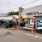 Interagua abasteció del líquido vital a los hospitales de la ciudad.
