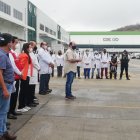 Personal del Municipio de Guayaquil, en un acto público.