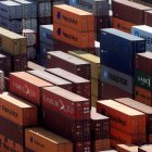 Fotografía de archivo que muestra contenedores en el puerto de Cartagena (Colombia).