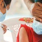 Las urbes que forman parte de esta primera etapa son la capital, Quito, Machala, Zamora Chinchipe y Loja, mientras que a partir del próximo lunes se podrán administrar dosis anticovid a los menores de 3 y 4 años en todo el país.