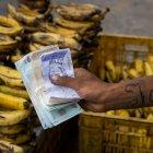 El pequeño comercio mueve los bolívares en Venezuela. / Reyner Peña