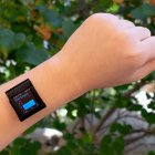 Wearable que monitoriza los niveles de cortisol a través del sudor.