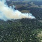 Fotografía de archivo sin fecha cedida por la Fundación para la Conservación y el Desarrollo Sostenible (FCDS), que muestra un incendio forestal en zona rural de Calamar (Colombia).