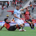 El Deportivo Cuenca intentó frenar con siete jugador a Guayaquil City.