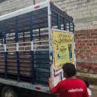 Con el ‘Camión de la solidaridad’, los voluntarios llegan a hogares de escasos recursos.