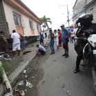 Temor. Moradores del bloque 2 de Bastión Popular donde ocurrió la decapitación prefieren no hablar del tema.