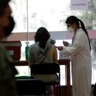 La provincia andina de Pichincha, cuya capital es Quito, acumula la mayor cantidad de contagios con 294.173 positivos, 340 más que el registro del domingo; seguida de la costera de Guayas, cuya capital es Guayaquil, con 131.293 (71 adicionales).