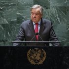El Secretario General de las Naciones Unidas, Antonio Guterres, habla en el salón de la Asamblea General de las Naciones Unidas durante una reunión sobre la situación del conflicto en el este de Ucrania