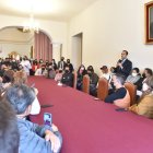 El canciller Holguín se reunión con los familiares de ecuatorianos en Ucrania. Les pidió que transmitan tranquilidad a sus seres queridos.