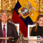 El presidente Guillermo Lasso (i), junto a la secretaria de Derechos Humanos, Bernarda Ordóñez (d), en una fotografía de archivo.