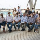 Cita. Un grupo pescadores en la firma del reglamento de la Ley de Pesca.