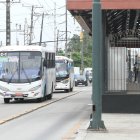 En la calle 29 se encuentra la terminal de la troncal 4, algunas de las estaciones o paraderos. En el entorno se evidencia la señalética y semáforos.