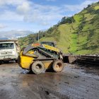 Limpieza. El MTOP continúa atendiendo los derrumbes en las vías del país.