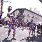 Quito. Los bailarines recorrieron el Centro Histórico recordando las tradiciones del carnaval.