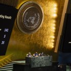 Las pantallas muestran los resultados de la votación sobre una resolución que condena la invasión de Rusia a Ucrania en la sede de las Naciones Unidas, en Nueva York (EE.UU.), este 2 de marzo de 2022.