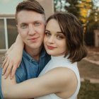 Steven cumplió 30 años el 22 de mayo de 2021, por lo que es ocho años mayor que Joey.