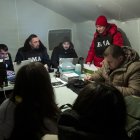 Referencial. Oficiales de migración y asilo en un campamento de refugiados cerca de Palanca Village, Moldavia, aproximadamente a 1 km de la frontera entre Moldavia y Ucrania, el 4 de marzo de 2022.
