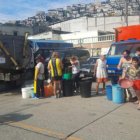 Situación. Tanqueros llegaron a la zona para abastecer a los ciudadanos.