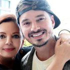 J Balvin celebra en sus redes sociales la recuperación de la salud de su mamá.
