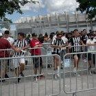 El cruce entre los hinchas del Atlético Mineiro y Cruzeiro se dio horas antes del partido.