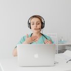 Es necesario darle descanso a la voz cuando se trabaja con ella muchas horas al día.