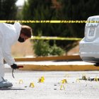 Fotografía de archivo de peritos forenses en la escena de un crimen la ciudad de Zapotlanejo, estado de Jalisco (México).