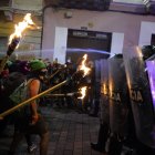 En Quito, las manifestantes cargaban antorchas y se movilizaron hacia el norte de la capital