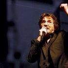 Fotografía de archivo fechada el 22 de noviembre de 2009 que muestra al músico argentino Charly García, mientras actúa en el Coliseo Rumiñahui de Quito (Ecuador).