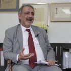 Fotografía del 9 de marzo de 2022 que muestra al el presidente de la Federación Internacional de la Cruz Roja y la Media Luna Roja (IFRC), Francesco Rocca, durante entrevista con Efe en Bogotá (Colombia).