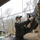 Desalojo. Cuatro días de operativo tomó a la Policía desalojar las minas ilegales de Buenos Aires. Hoy, sus dirigentes reciben una amnistía política.