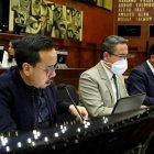 La lectura del informe de primer debate empezó pasadas las 16:00 del 13 de marzo. El documento tiene 258 artículos.