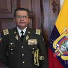 Ramírez es general de la Policía Nacional. Tiene una licenciatura en Seguridad y un diplomado superior en Seguridad Ciudadana. Fue comandante de la Policía en las zonas 4 y 3