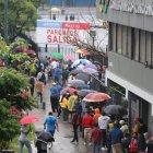 Miles de aficionados se agolparon por entradas para el partido entre Ecuador y Argentina.