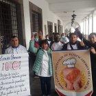 Protesta.- Los panaderos estuvieron semanas atrás pidiendo al presidente Guillermo Lasso una audencia para conversar sobre el precio de la materia prima.