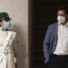 El presidente de Chile, Gabriel Boric, llega a una conferencia de prensa con los medios internacionales, hoy en el Palacio de La Moneda en Santiago (Chile).